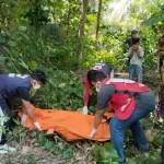 Petugas PMI mengevakuasi jenazah Zulkifli, Selasa 11 Juni 2024. Foto: Humas Polres Lhokseumawe