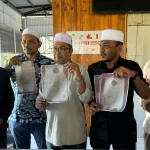 Forum Keluarga Habib Bugak memperlihatkan bukti kepemilikan tanah wakaf Baitul Asyi. Foto: Istimewa