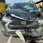 Bemper Toyota Hilux penyok setelah tertabrak Honda Vario. Foto: Humas Polres Aceh Timur
