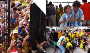 Penonton berdesakan di gerbang masuk stadion. Foto: goal.com