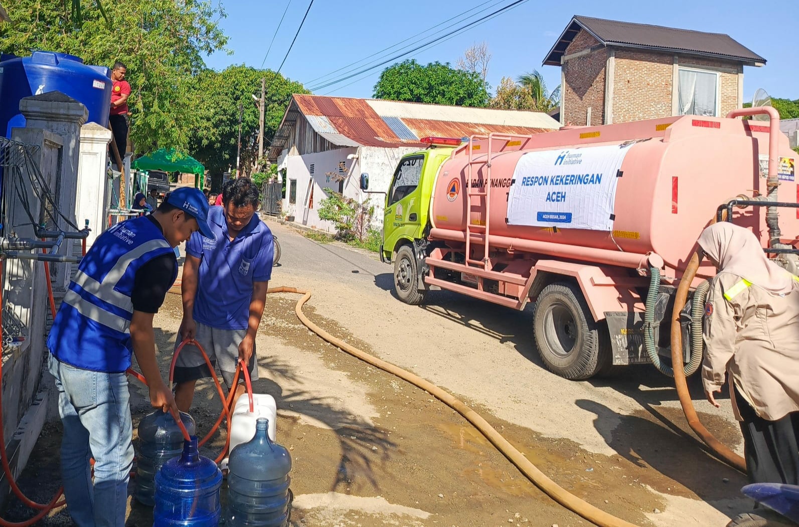 Human Initaitive salurkan air untuk warga