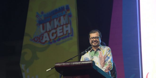 Penjabat Sekda Aceh Azwardi mewakili Penjabat Gubernur Aceh Bustami Hamzah, membuka Pameran dan Bazar Produk UMKM yang dipusatkan di Halaman Kantor Bupati Aceh Utara, Lhoksukon, (5/7/2024). Foto: Humas Pemerintah Aceh