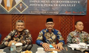 Taqwaddin sebagai narasumber dalam acara Pembahasan dan Uji Publik Naskah Pedoman Implementasi Restorative Justice Perkara Jinayat di Hotel Hermes Banda Aceh, Kamis, 11 Juli 2024. Foto for Line1.News