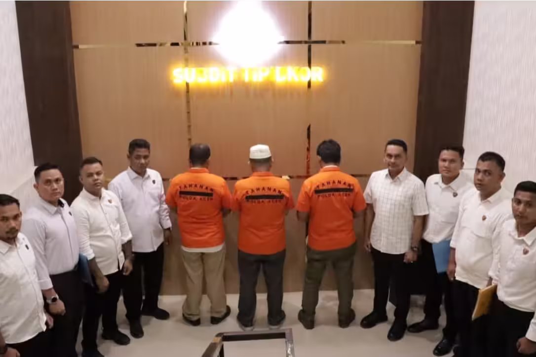 RF, ZF dan ML ditahan sebagai tersangka dugaan korupsi wastafel di Dinas Pendidikan Aceh. Foto: Istimewa