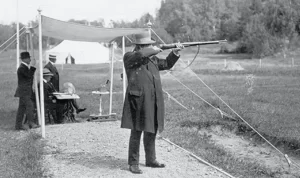 Lomba menembak 'rusa berlari' pada Olimpiade 1908 di London. Foto: olympics.com
