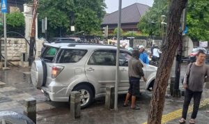 Mobil yang dibawa kabur bocah 9 tahun. Foto: Istimewa