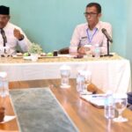 Pj Gubernur Aceh, Dr. H. Safrizal ZA, M.Si, menyampaikan materi dengan tema "Peran Media Dibalik Sukses PON XXI Aceh-Sumut 2024" saat menjadi Narasumber pada Uji Kompetensi Wartawan (UKW) Angkatan XIX tahun 2024 yang digelar di Hotel Kyriad Muraya, Banda Aceh, Jum'at, (27/9/2024). Foto: Humas Pemerintah Aceh