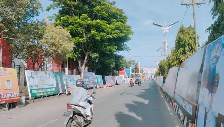 Papan ucapan selamat pelantikan Dewan Lokseumawe