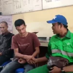 Mahlil (kaos coklat) melakukan perdamaian dengan keluarga korban. Foto: Tangkapan Layar Video