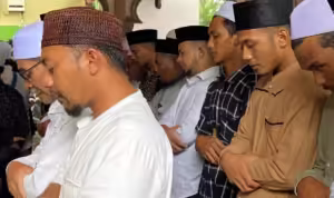 Sejumlah Ulama Aceh Salatkan Jenazah Tu Sop di Dayah Babussalam Jeunib