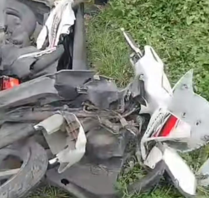 Honda Beat yang dikemudikan Muhammad Rizki setelah ditubruk Alphard. Foto: Istimewa