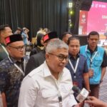 Bustami Hamzah atau Om Bus didampingi Fadhil Rahmi atau Syeh Fadhil, usai Deklarasi Kampanye Damai Pilkada di Hotel The Pade, Selasa malam, 24 September 2024. Foto: Tim Om Bus-Syeh Fadhil