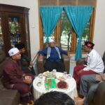 Syeh Fadhil juga bersilaturahmi dengan ulama kharismatik asal Aceh Utara, Abu Hasballah Keutapang, yang sedang berada di Banda Aceh. Kamis, 26 September 2024.