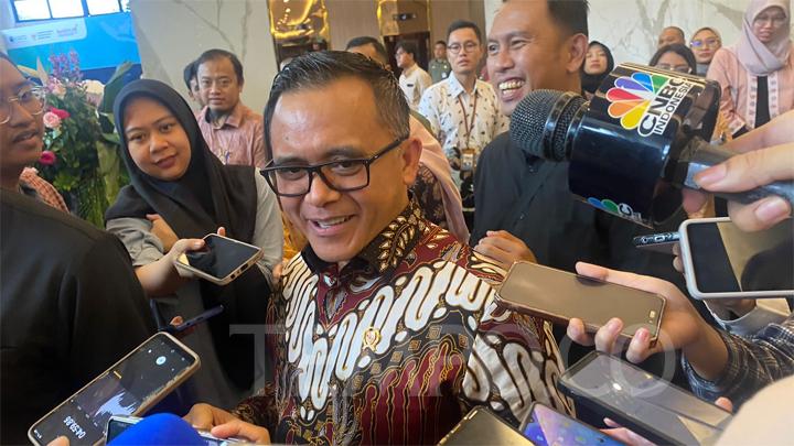 MenPANRB Abdullah Azwar Anas saat ditemui usai Rapat Koordinasi Tim Nasional OECD dan peluncuran Portal Aksesi OECD di gedung Kemenko Perekonomian, Jakarta Pusat pada Kamis, 3 Oktober 2024. Foto: Tempo/Nabiila Azzahra A.