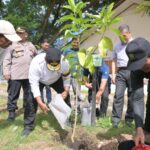 Pj Gubernur Safrizal Tanam Pohon
