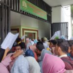 Warga bawa proposal ke Kantor Gubernur Aceh