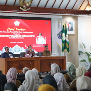 Rapat perdana Wali Kota Sayuti dan OPD