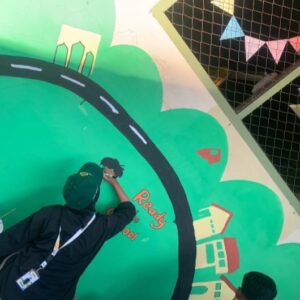 mewarnai dinding sekolah memicu kreativitas siswa