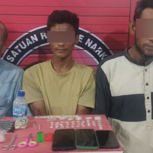 tiga pria yang diduga pengedar 37 paket sabu dengan berat bruto 14,69 gram. Foto: Polres Aceh Utara