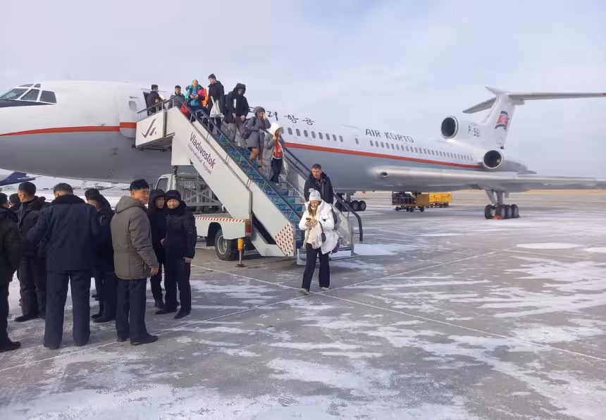 Pesawat buatan tahun 1983 yang mengangkut wisatawan Rusia dari Pyongyang