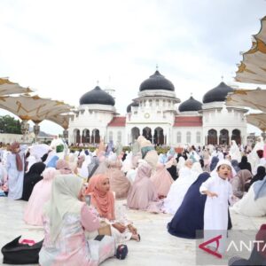Salat Idulfitri 1445 H di Masjid Raya Baiturrahman Banda Aceh