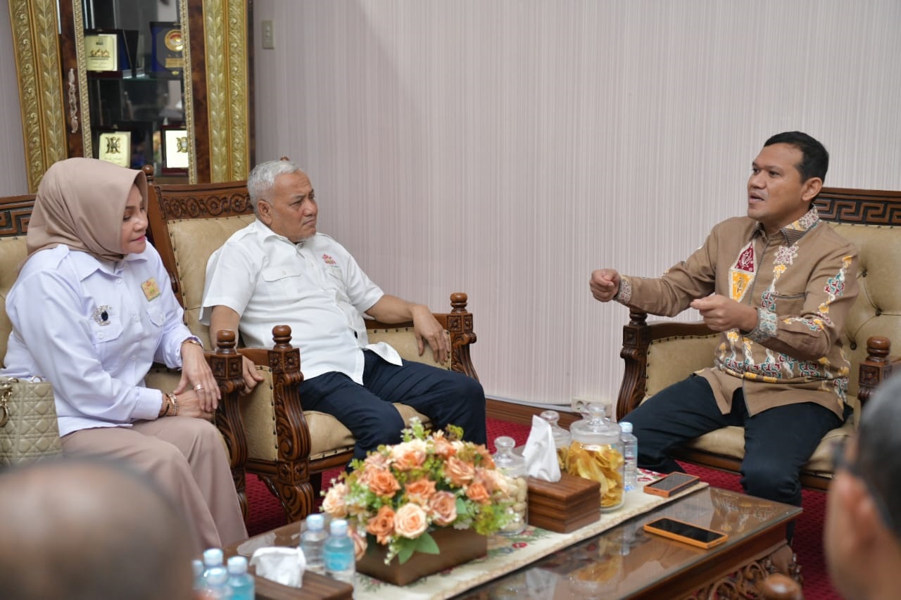 Wagub Dek Fad dan pengurus Kadin Aceh