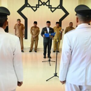 Bupati Syech Muharram lantik 10 camat baru
