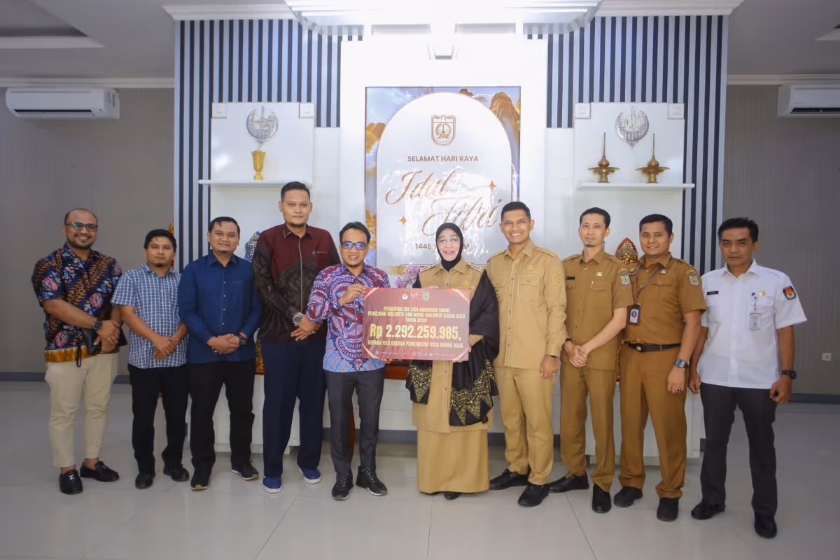 Penyerahan sisa dana hibah Pilkada Banda Aceh2