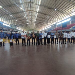 Al Farlaky foto bersama CPNS dan ASN purnatugas