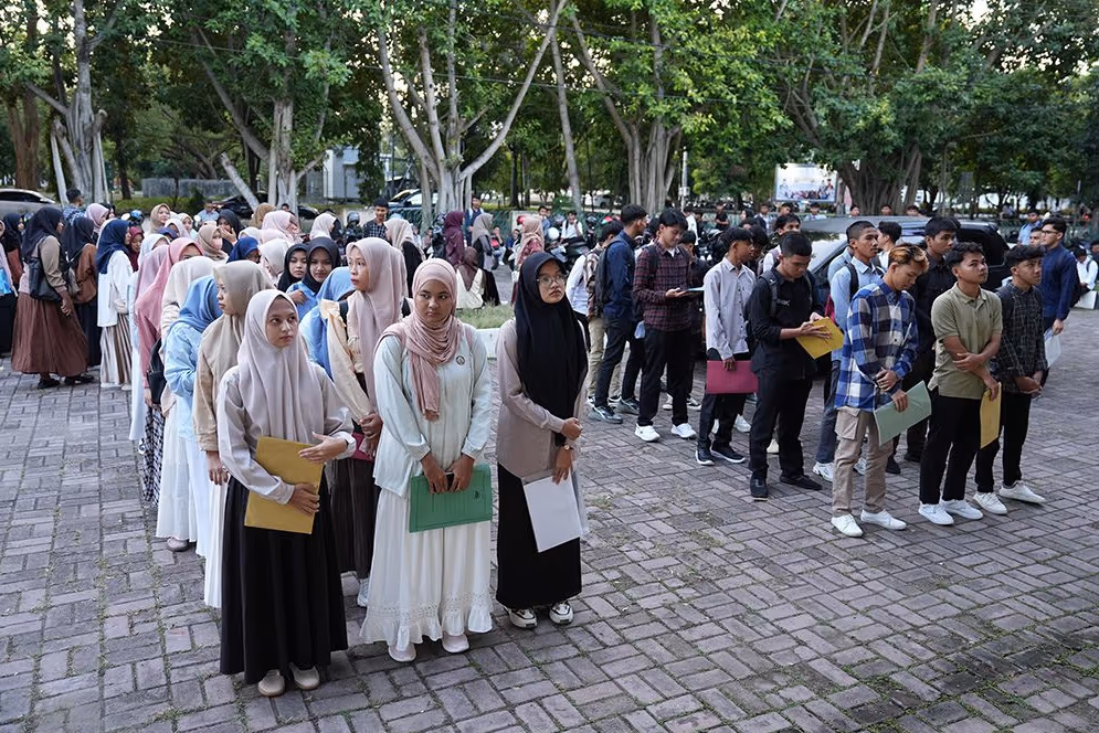 Calon mahasiswa mengikuti SNBT di USK