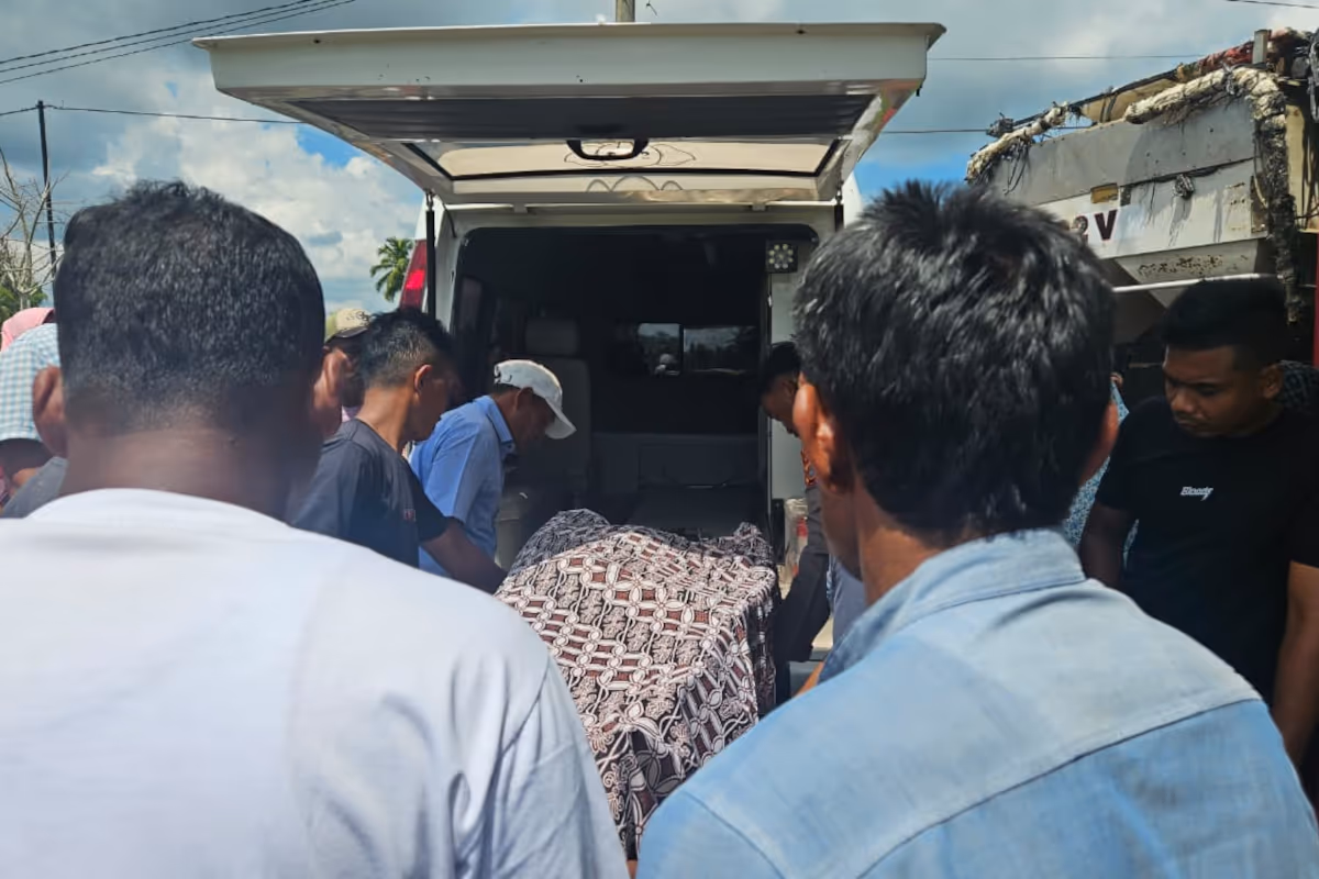 Evakuasi jenazah korban