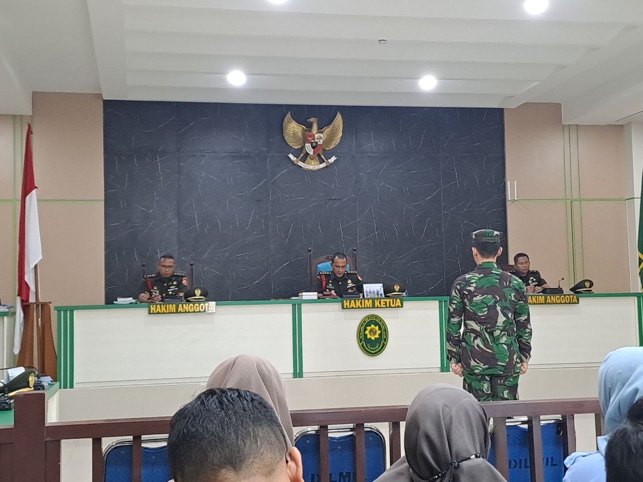Terdakwa Dede Irawan mengikuti sidang vonis di Pengadilan Militer I-01 Banda Aceh. Foto: Line1.News/Fakhrurrazi