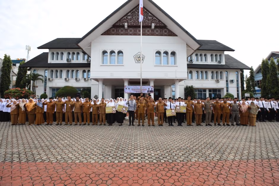 Penyerahan SK Pengangkatan CPNS Pemko Lhokseumawe