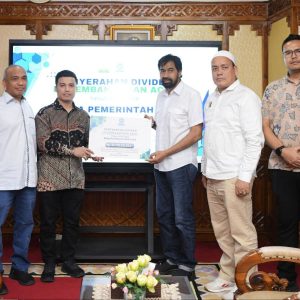 Dirut PT Pema serahkan dividen kepada Pemerintah Aceh