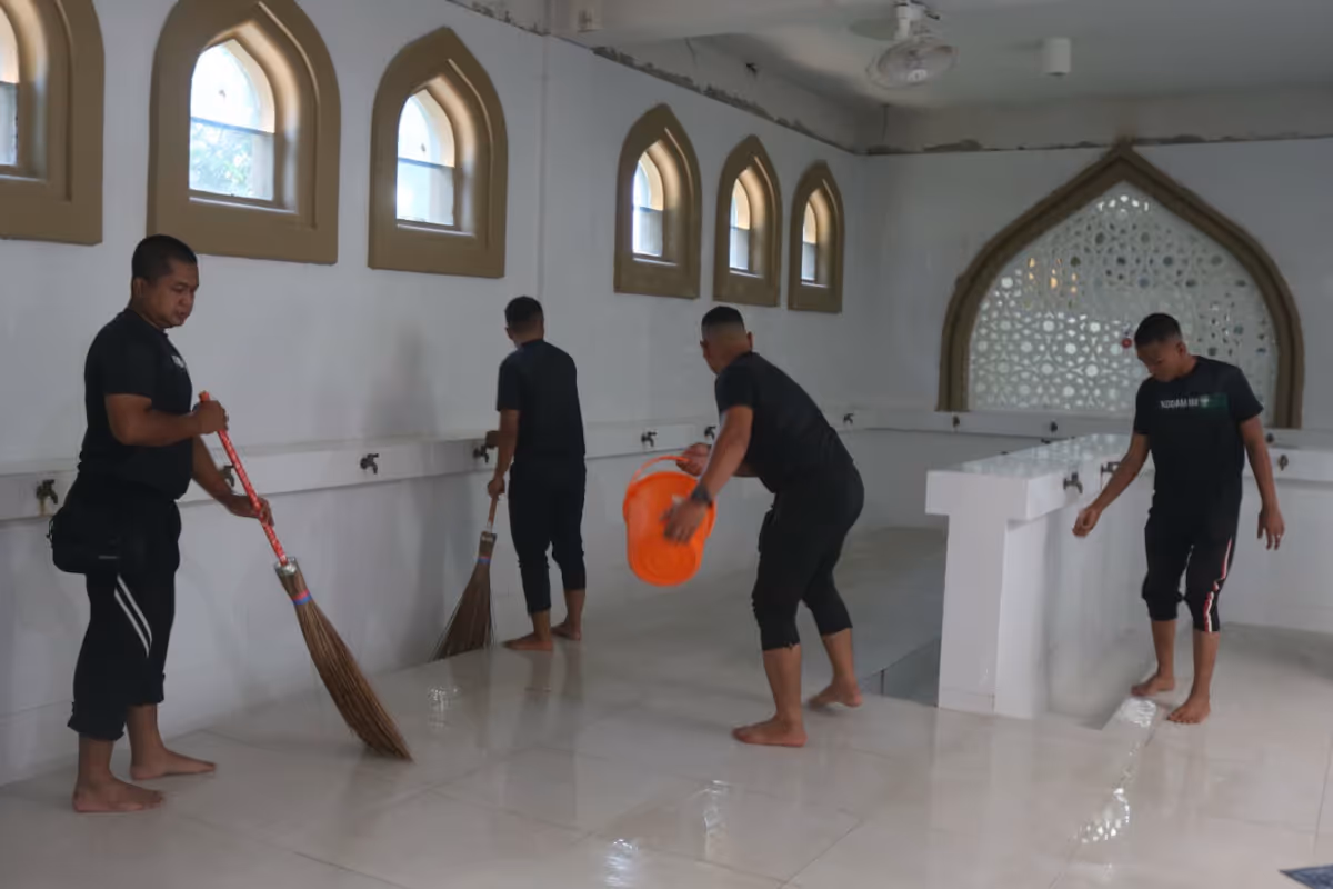 Gotong royong Masjid Islamic Center Lhokseumawe (1)