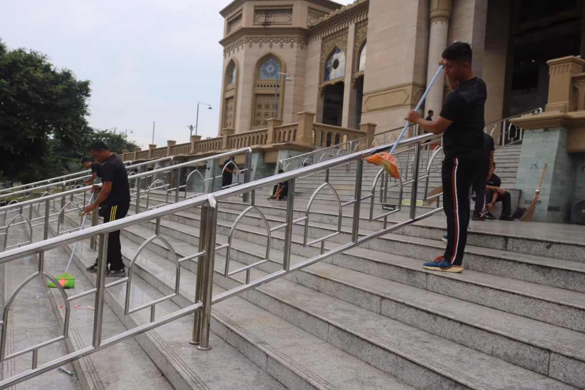 Gotong royong Masjid Islamic Center Lhokseumawe (2)