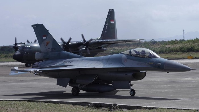 Pesawat F 16 TNI AU