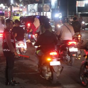 Polisi atur lalu lintas