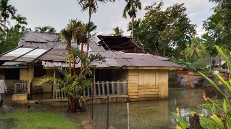 Atap rumah warga Cot Girek dihempas angin kencang