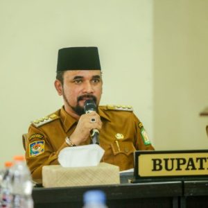 Bupati Aceh Timur Iskandar Al Farlaky