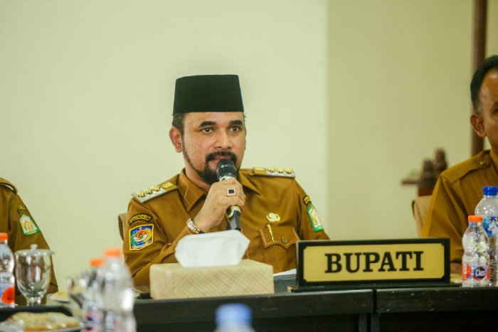 Bupati Aceh Timur Iskandar Al Farlaky