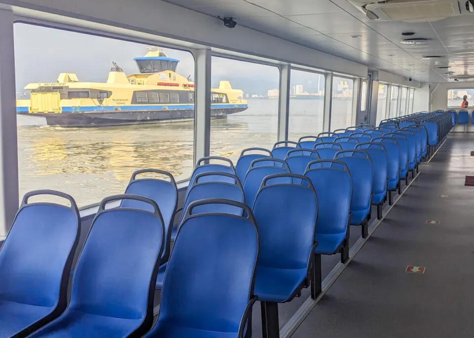 Kapal feri lokal rute Butterworth ke Pulau Penang
