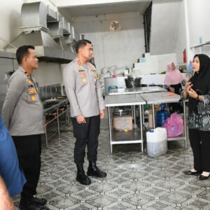 Kapolres Aceh Timur kunjungi dapur MBG di Peureulak