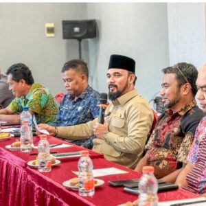 Bupati Al Farlaky saat pertemuan dengan BPMA dan Medco