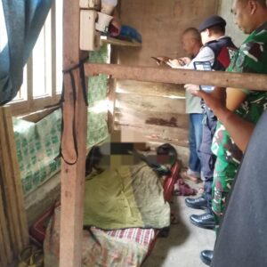 Polisi melakukan olah TKP penemuan mayat petani kopi. Foto: Humas Polres Bener Meriah