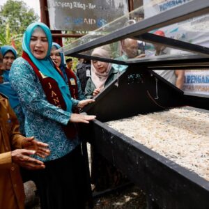 Kak Na tinjau rumah produksi janeng