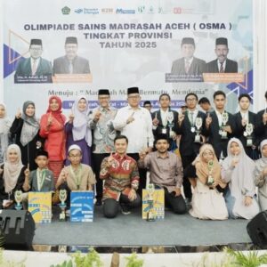 Kakanwil Kemenang Aceh dan para juara OSMA 2025