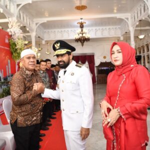 Mualem serahkan pemnghargaan kepada keluarga pahlawan