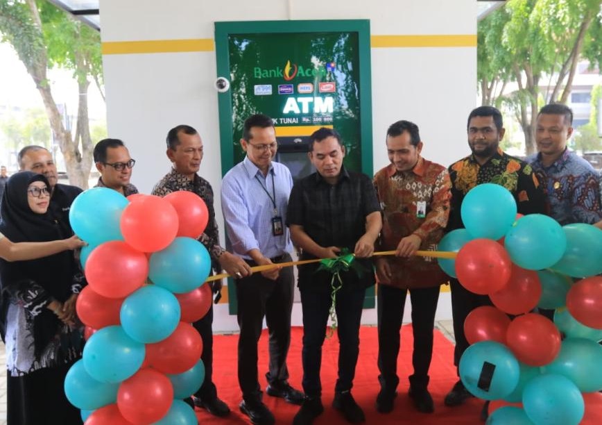 Wali Kota Sayuti resmikan ATM Drive Thru di Taman Riyadhah