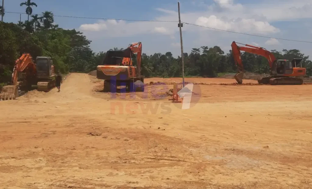 Alat berat di lokasi proyek